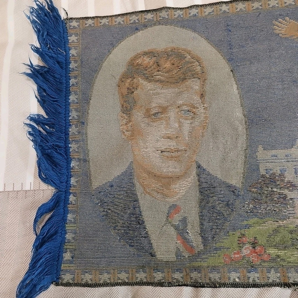 Vintage Kennedy brothers wall tapestry/rug Italy, JFK RFK early 1960's - Picture 10 of 11